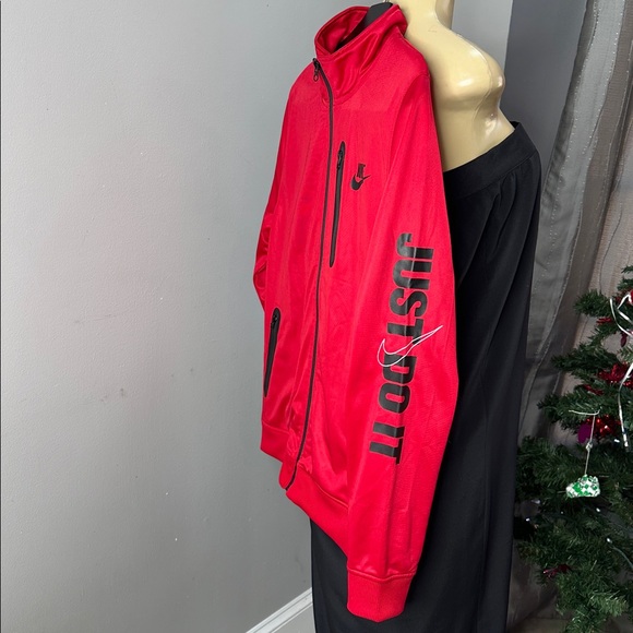 Nike Men’s Jacket Sz L  Full Zip Closure 2 zippered pockets. Red Color - Picture 3 of 5